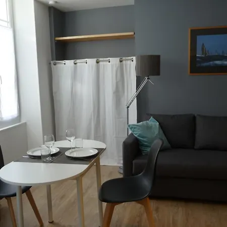 Moderne Renove Saint-Jean-dʼAngély